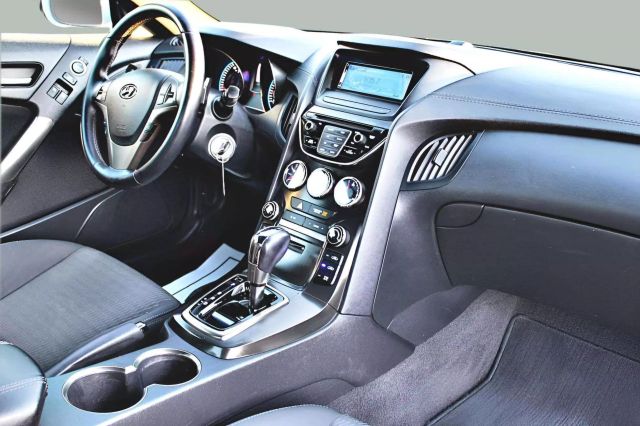 2013 Hyundai Genesis 2.0T Image 20 of 28