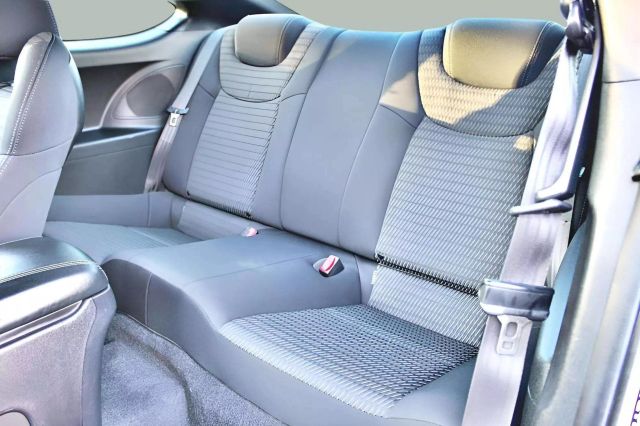 2013 Hyundai Genesis 2.0T Image 17 of 28