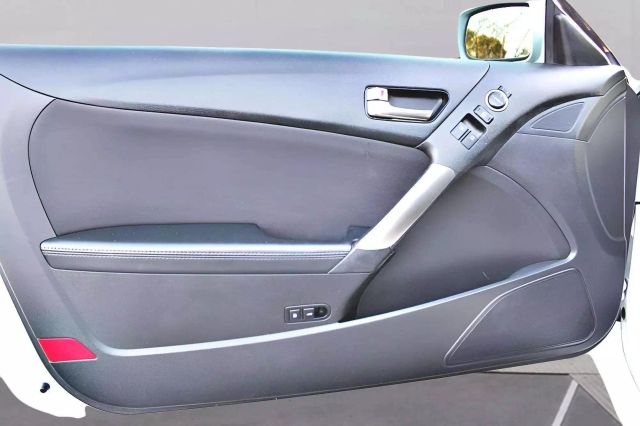 2013 Hyundai Genesis 2.0T Image 26 of 28