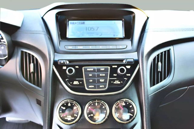 2013 Hyundai Genesis 2.0T Image 24 of 28