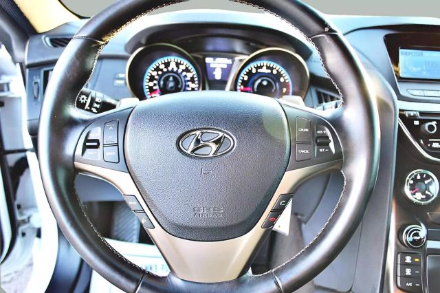 2013 Hyundai Genesis 2.0T Image 22 of 28