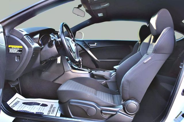 2013 Hyundai Genesis 2.0T Image 18 of 28