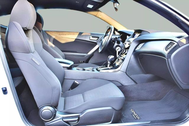 2013 Hyundai Genesis 2.0T Image 19 of 28