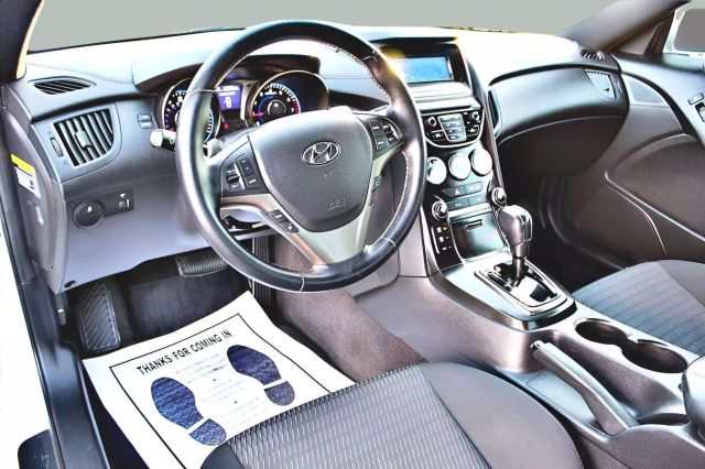 2013 Hyundai Genesis 2.0T Image 21 of 28