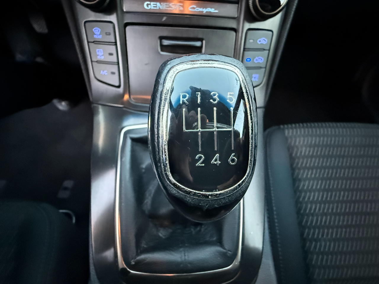 2013 Hyundai Genesis 2.0T Image 18 of 23