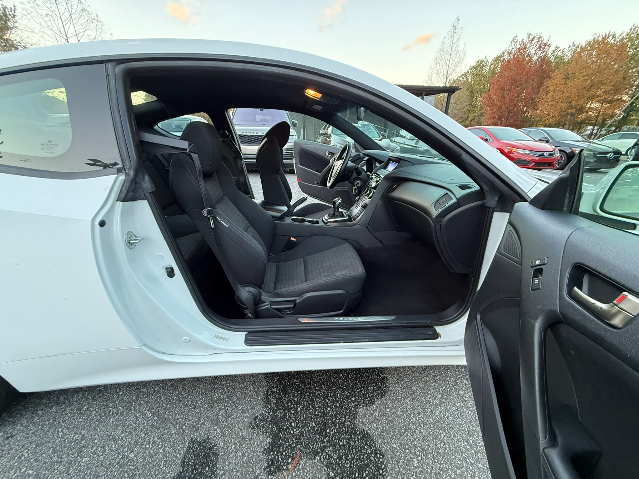 2013 Hyundai Genesis 2.0T Image 12 of 23