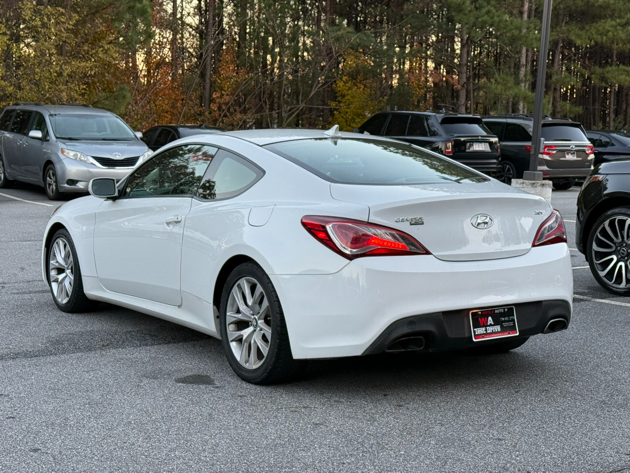 2013 Hyundai Genesis 2.0T Image 7 of 23