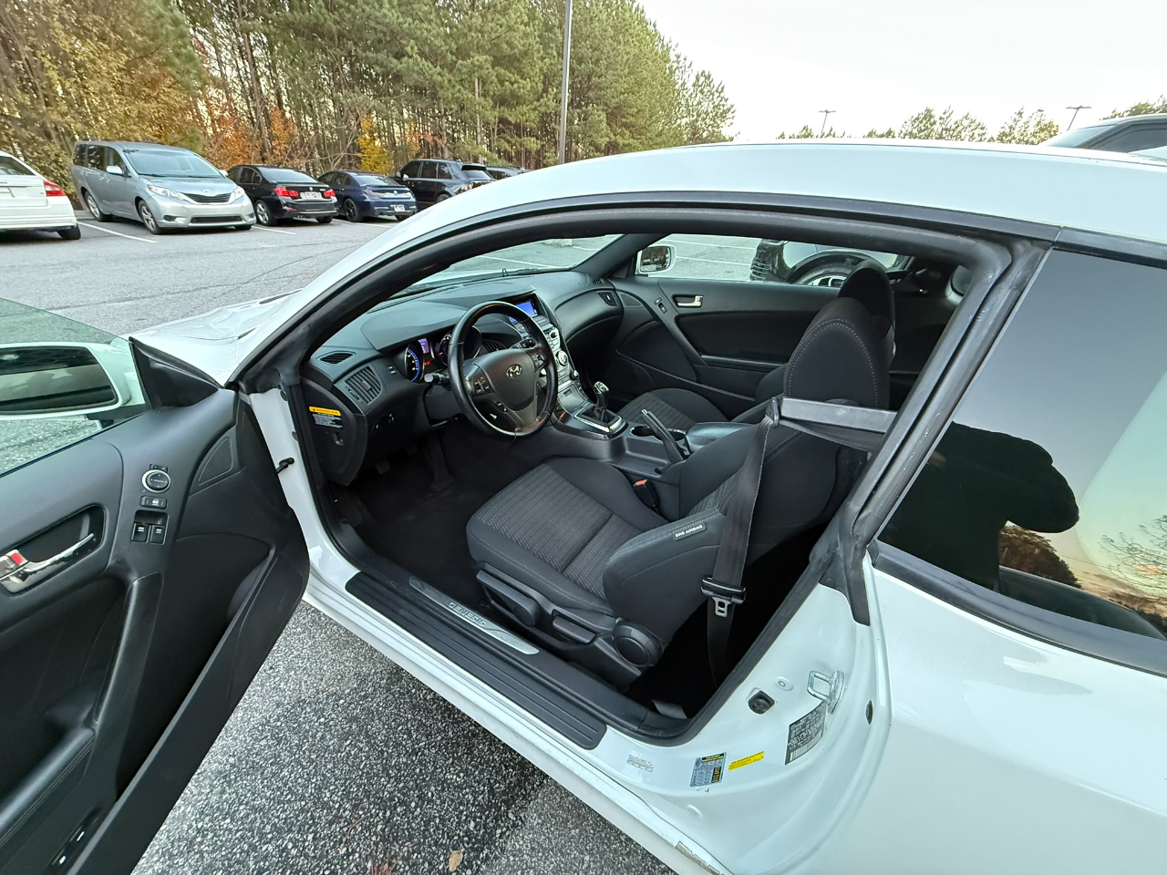 2013 Hyundai Genesis 2.0T Image 8 of 23