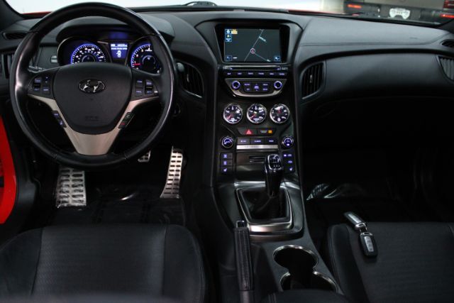 2013 Hyundai Genesis 3.8 Track Image 11 of 24