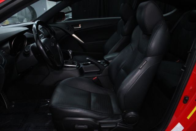 2013 Hyundai Genesis 3.8 Track Image 9 of 24