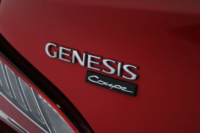 2013 Hyundai Genesis 3.8 Track Image 19 of 24