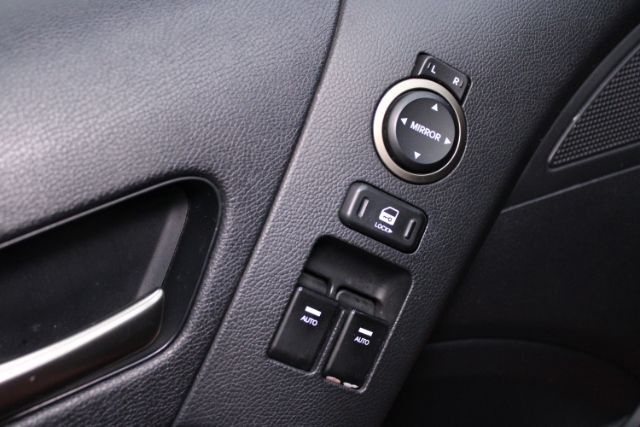 2013 Hyundai Genesis 3.8 Track Image 23 of 24