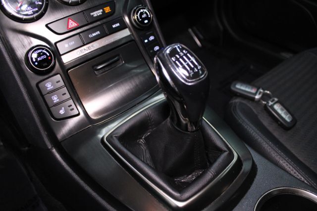 2013 Hyundai Genesis 3.8 Track Image 16 of 24