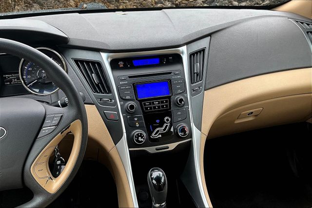 Vehicle image 8 of 30