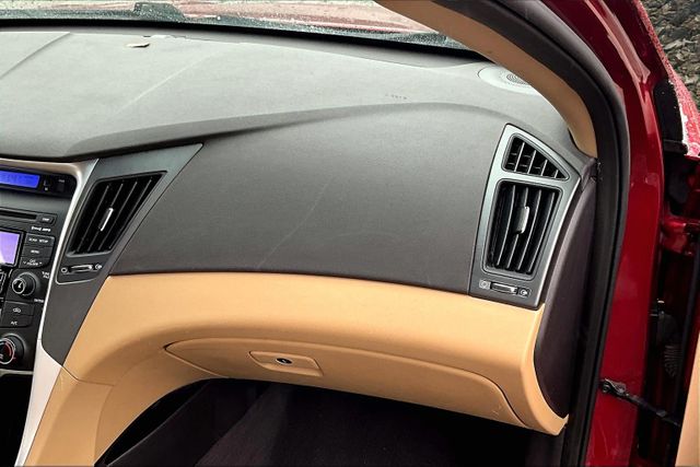 Vehicle image 16 of 30