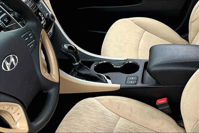 Vehicle image 14 of 30