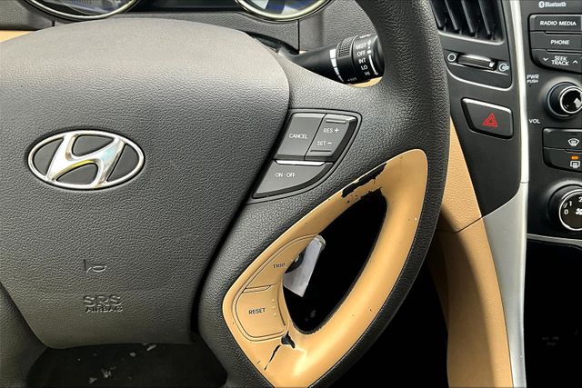 Vehicle image 18 of 30