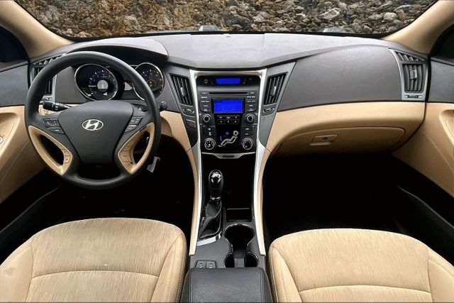 Vehicle image 15 of 30