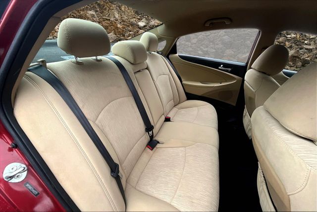 Vehicle image 24 of 30