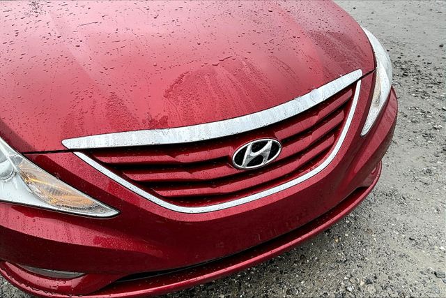 Vehicle image 25 of 30