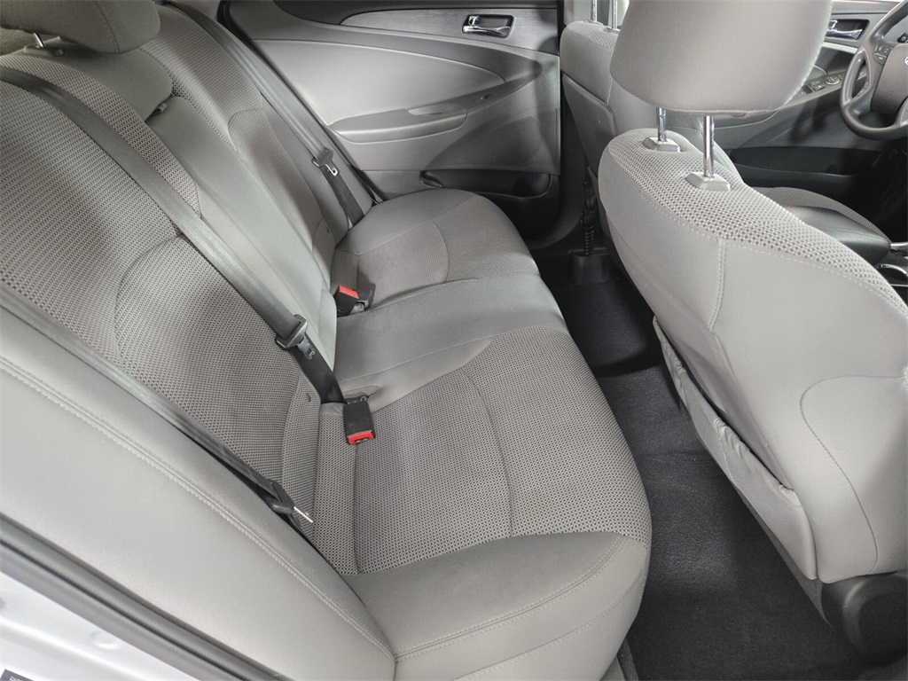 Vehicle image 17 of 29