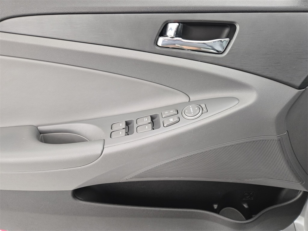 Vehicle image 22 of 29