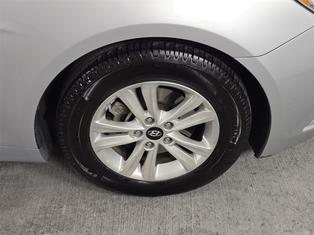 Vehicle image 10 of 29