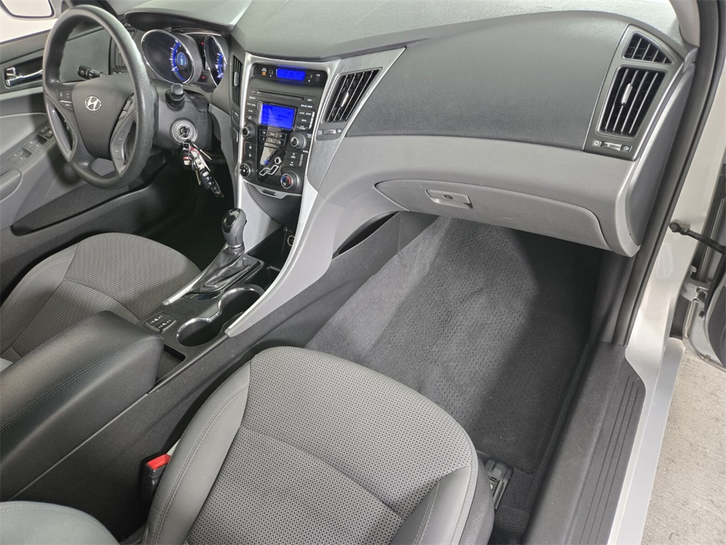 Vehicle image 19 of 29