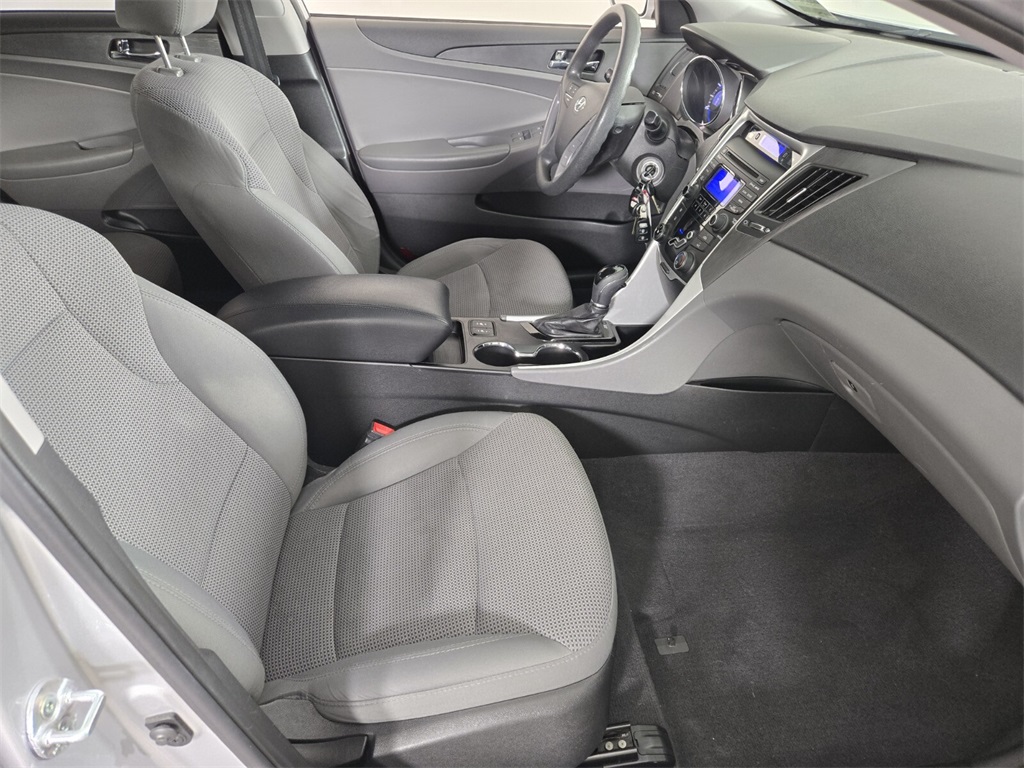 Vehicle image 18 of 29