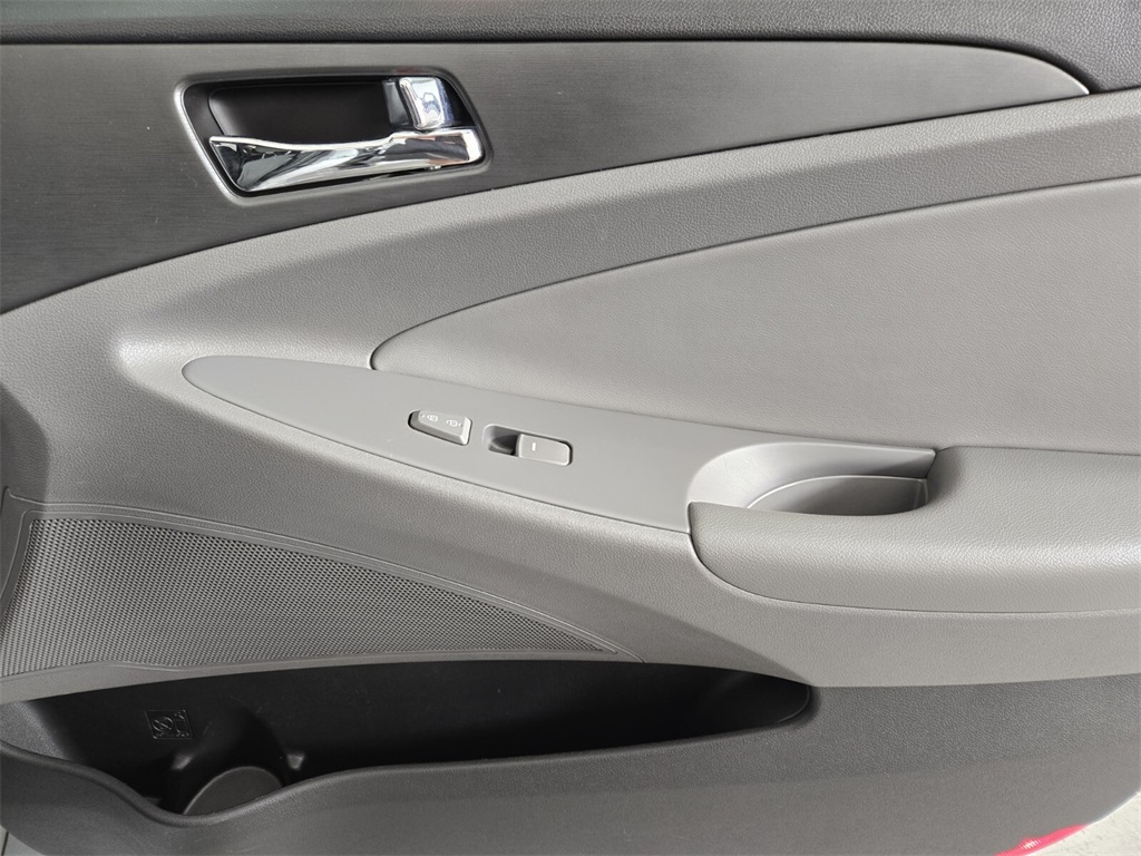 Vehicle image 20 of 29