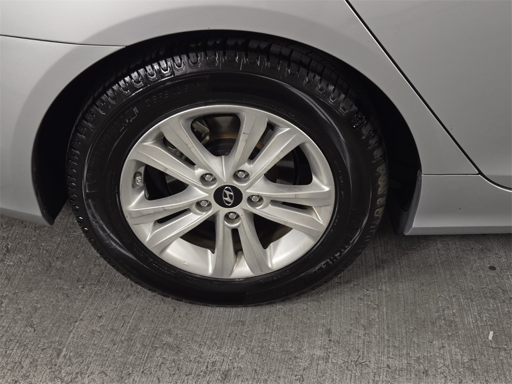 Vehicle image 9 of 29