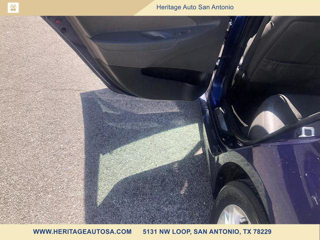 Vehicle image 10 of 13
