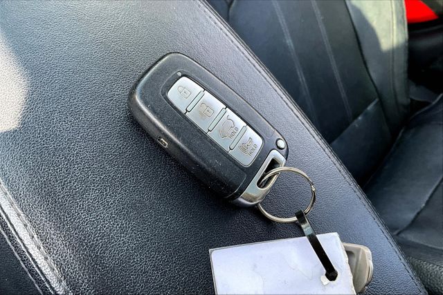 Vehicle image 12 of 33
