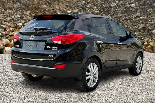 Vehicle image 4 of 33