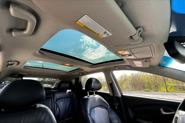 Vehicle image 21 of 33