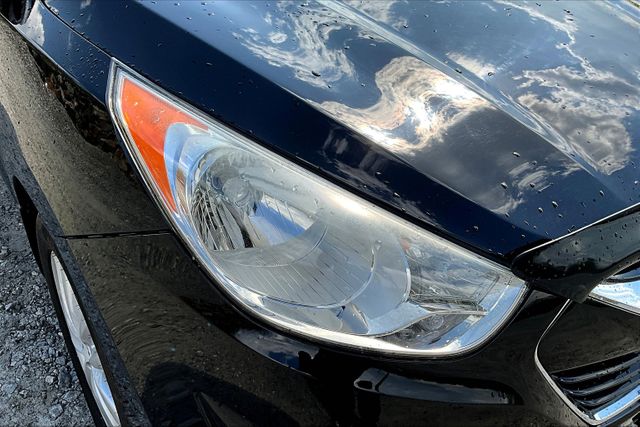 Vehicle image 28 of 33