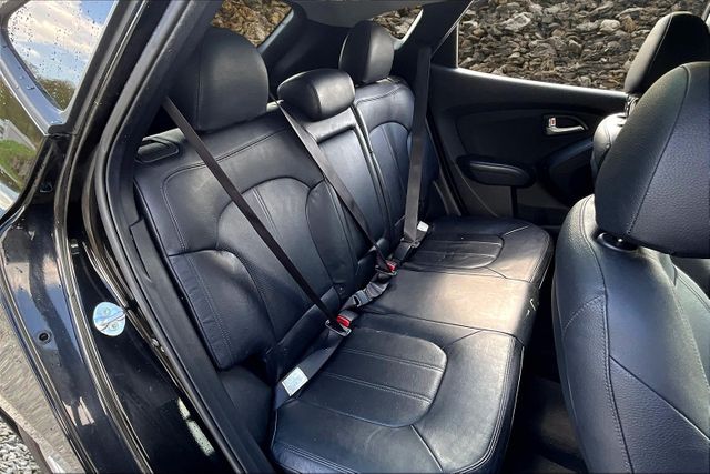 Vehicle image 26 of 33