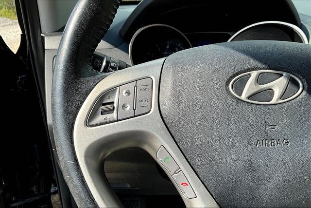 Vehicle image 17 of 33