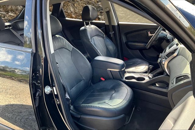 Vehicle image 9 of 33
