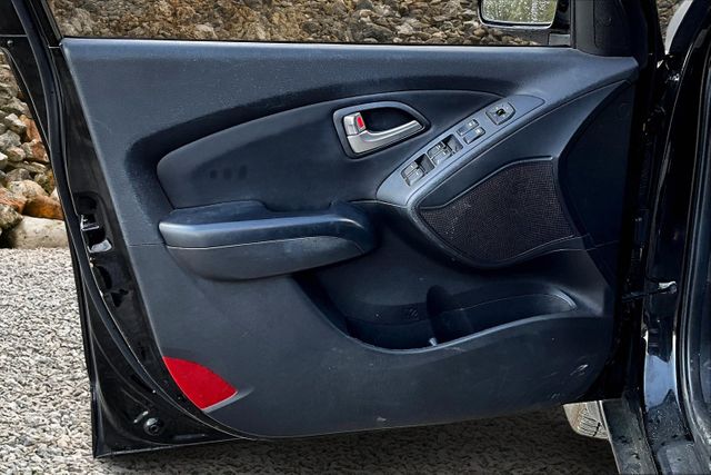 Vehicle image 22 of 33