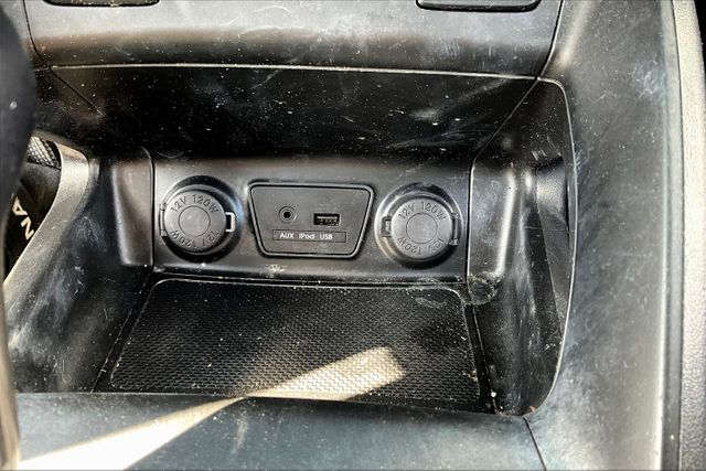 Vehicle image 31 of 33