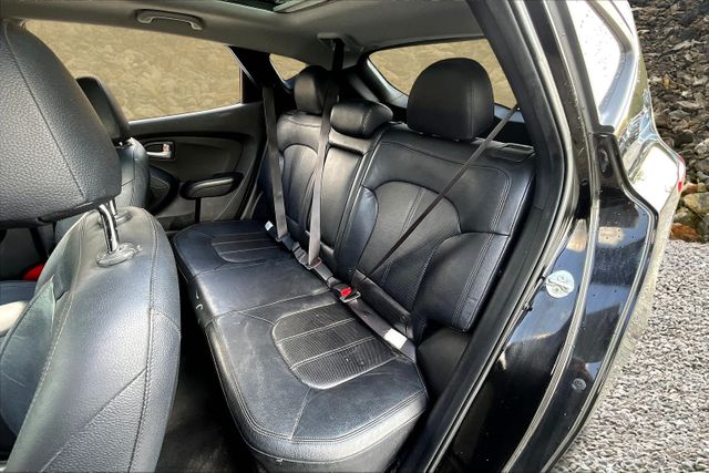 Vehicle image 25 of 33