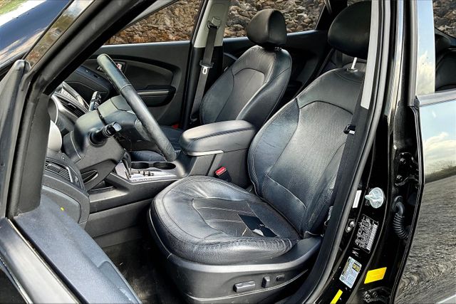 Vehicle image 24 of 33