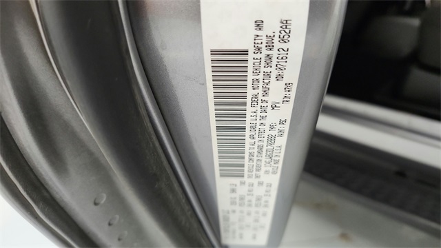 Vehicle image 25 of 29