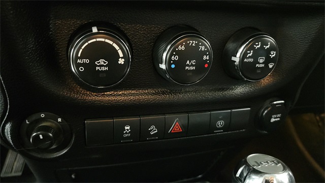 Vehicle image 27 of 29