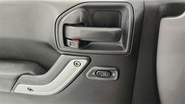 Vehicle image 23 of 29