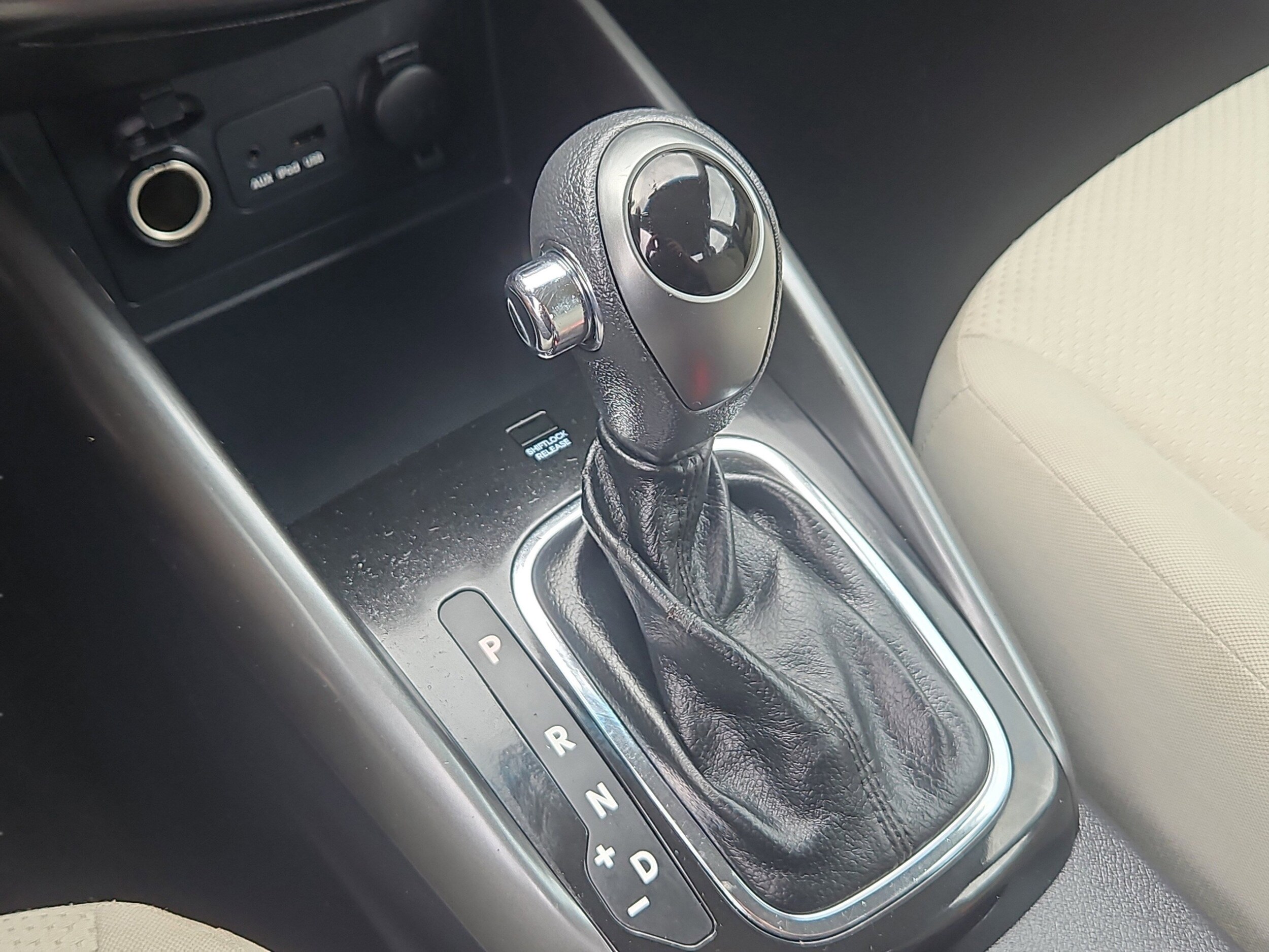 Vehicle image 21 of 27