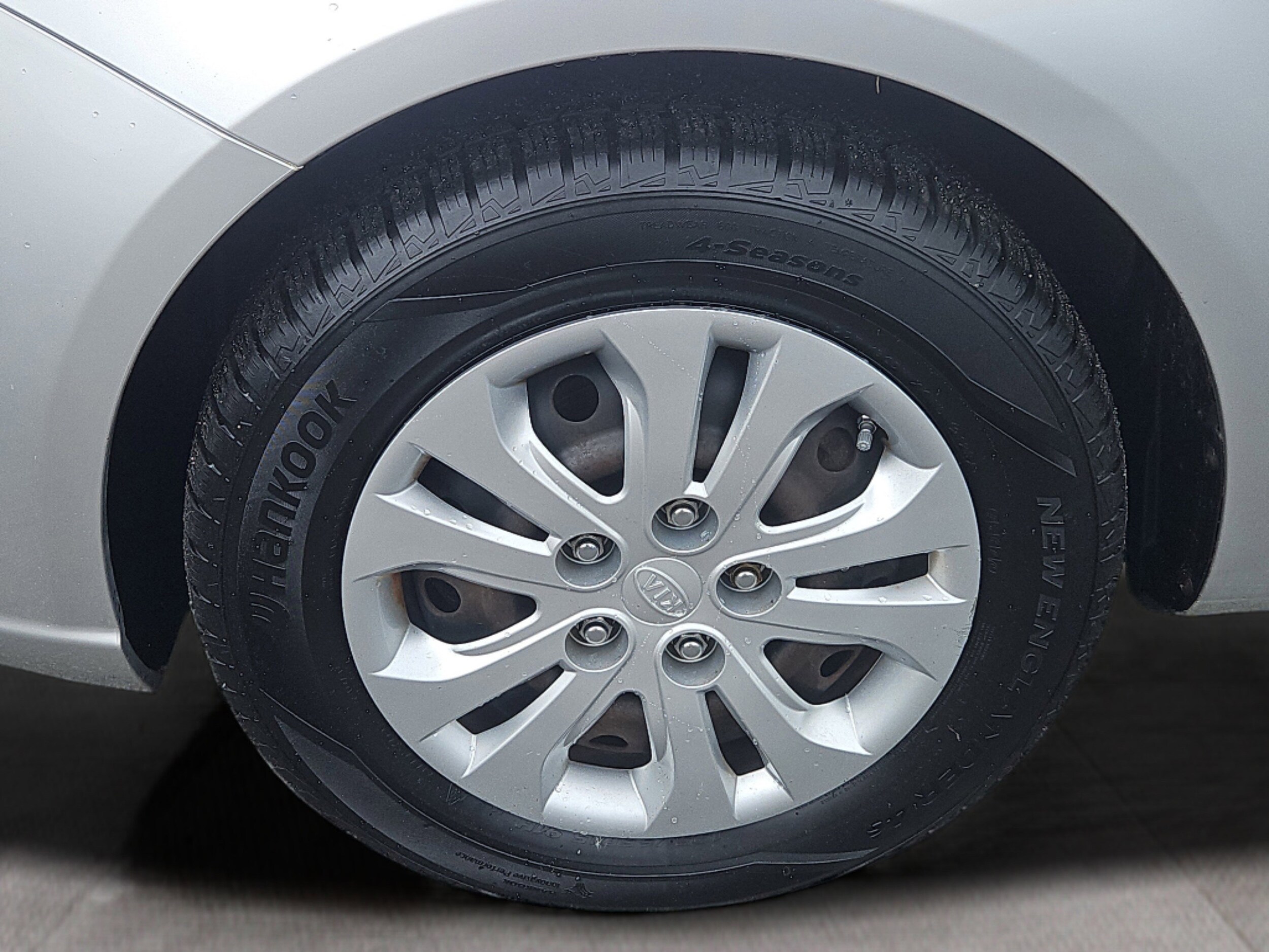 Vehicle image 10 of 27
