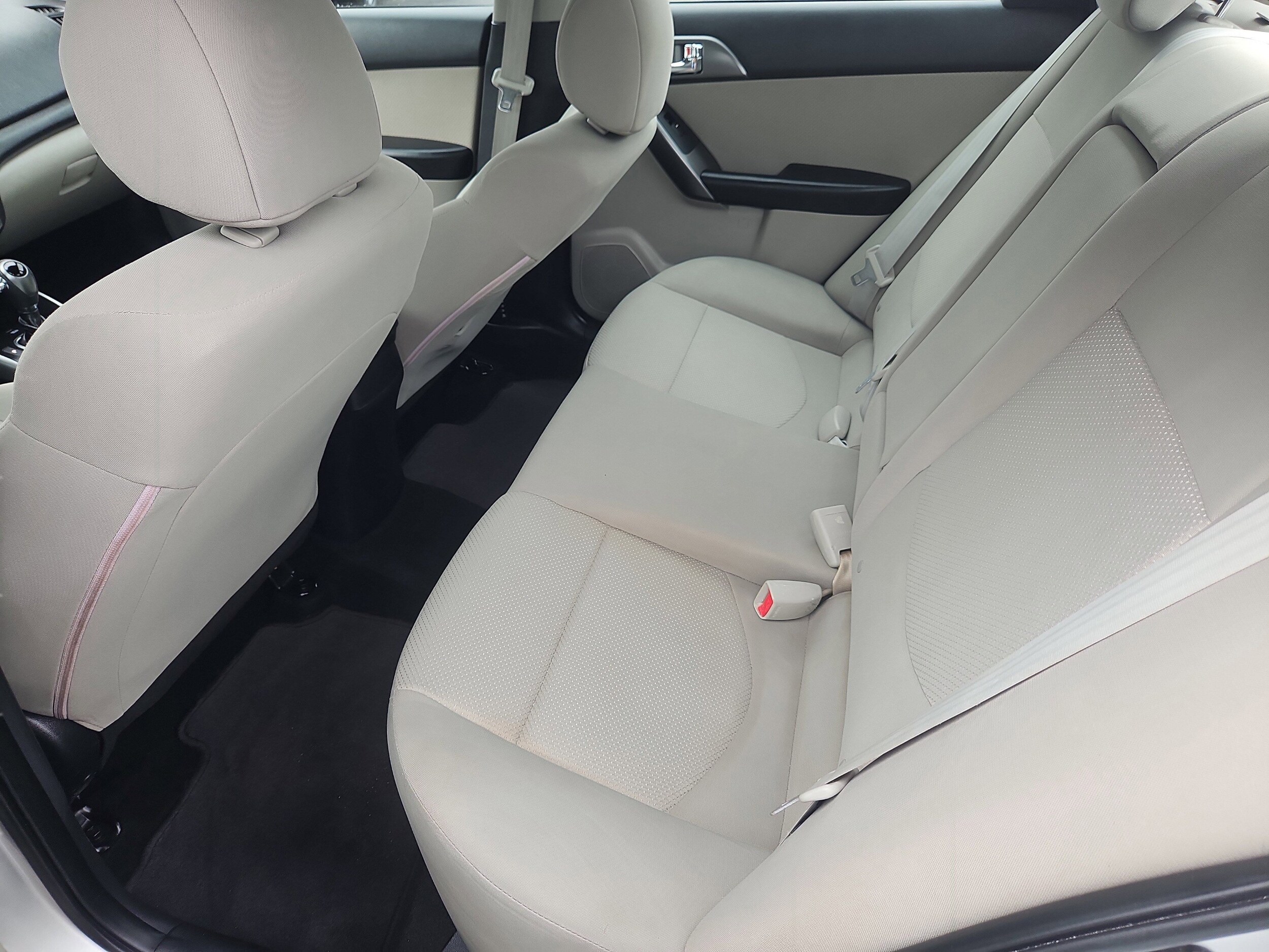 Vehicle image 14 of 27