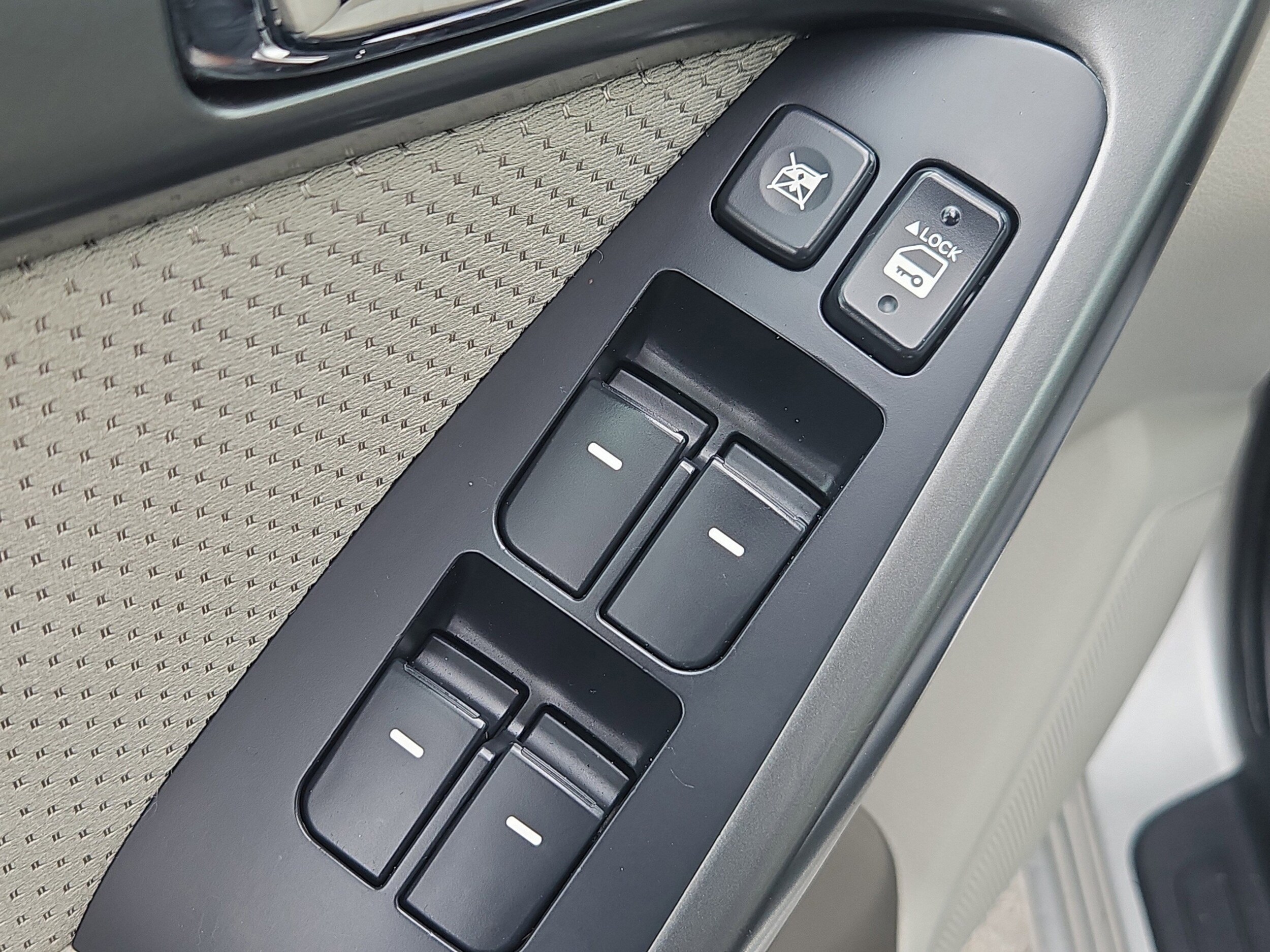 Vehicle image 24 of 27